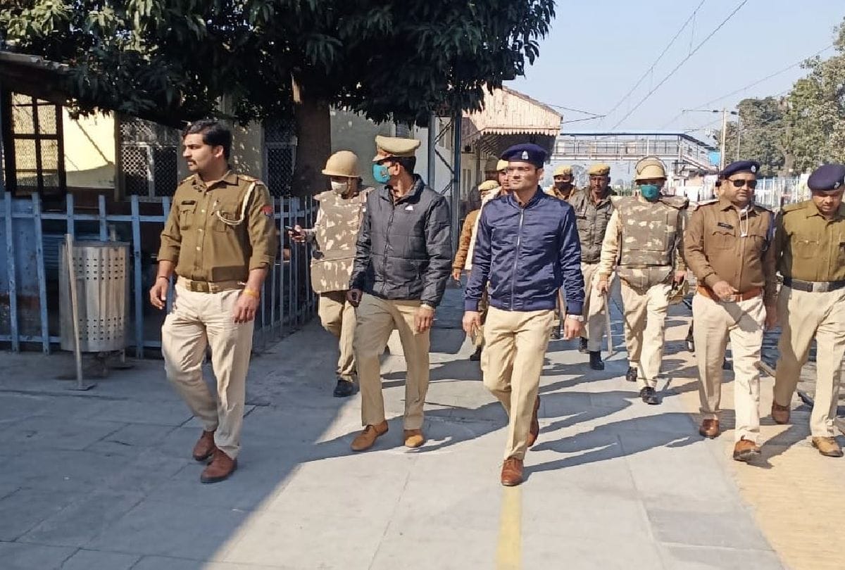 Tight security at Shikohabad railway station after the threat to stop the train over RRB NTPC issue