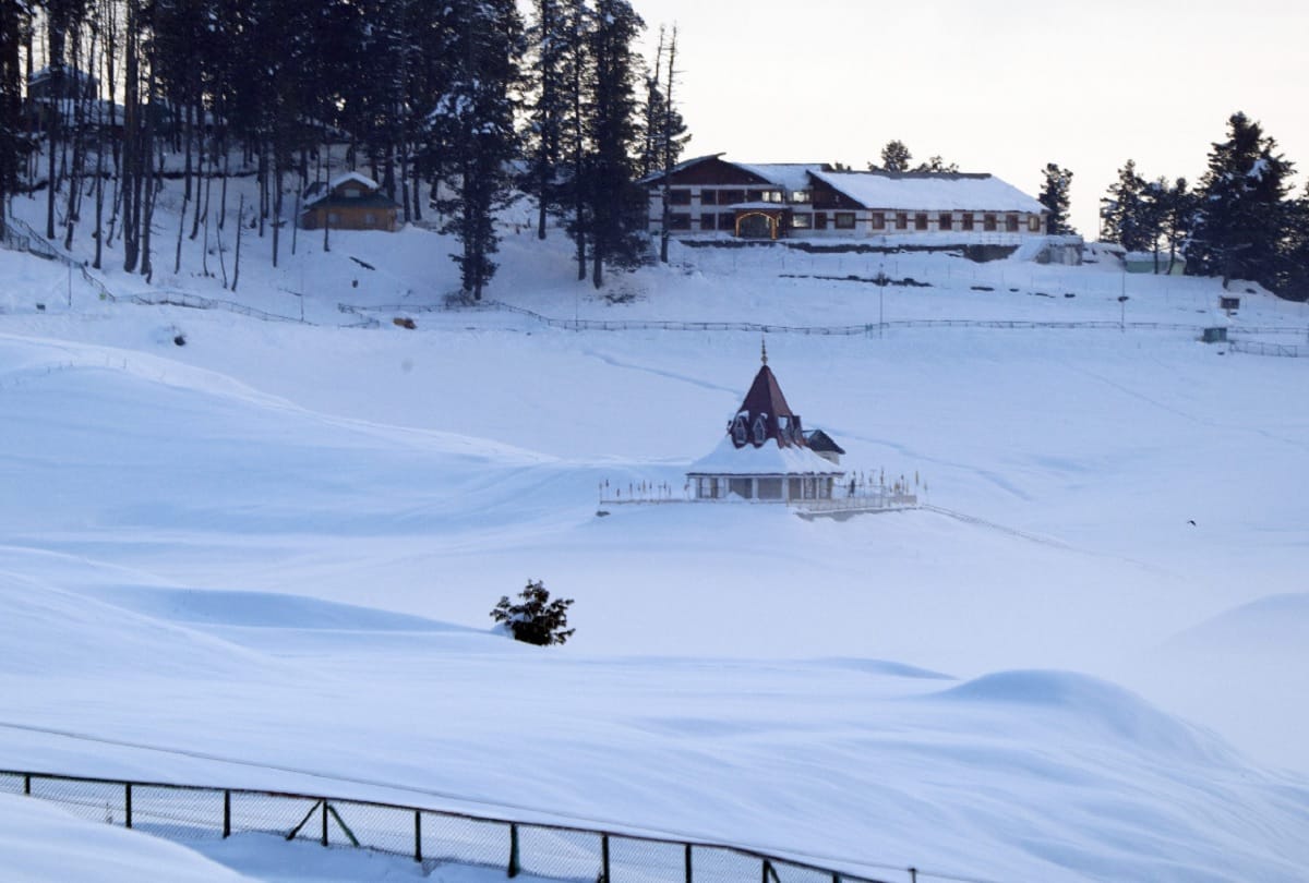 Jammu and Kashmir: Glass igloo giving the experience of getting lost in nature