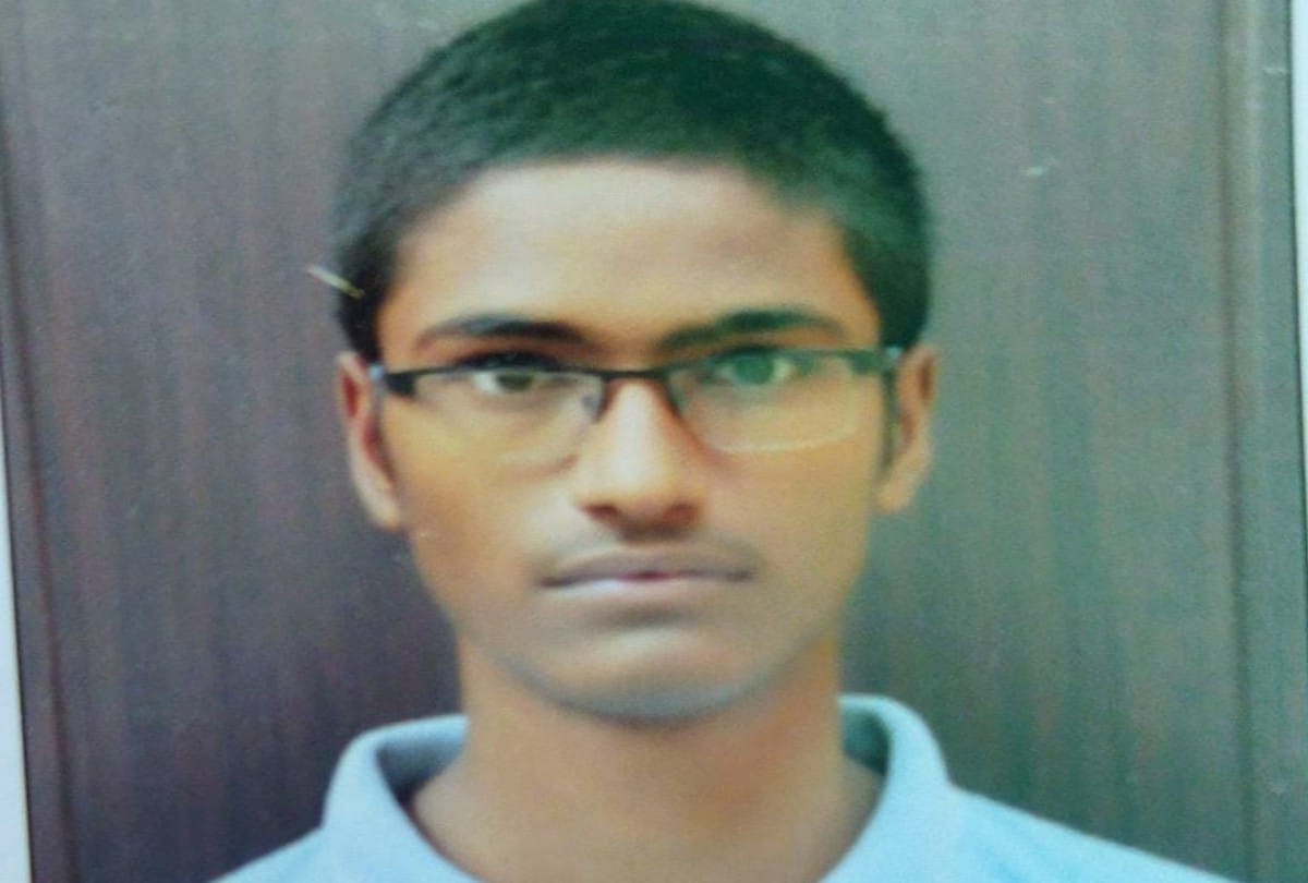 Mainpuri Student commits suicide by hanging in Agra