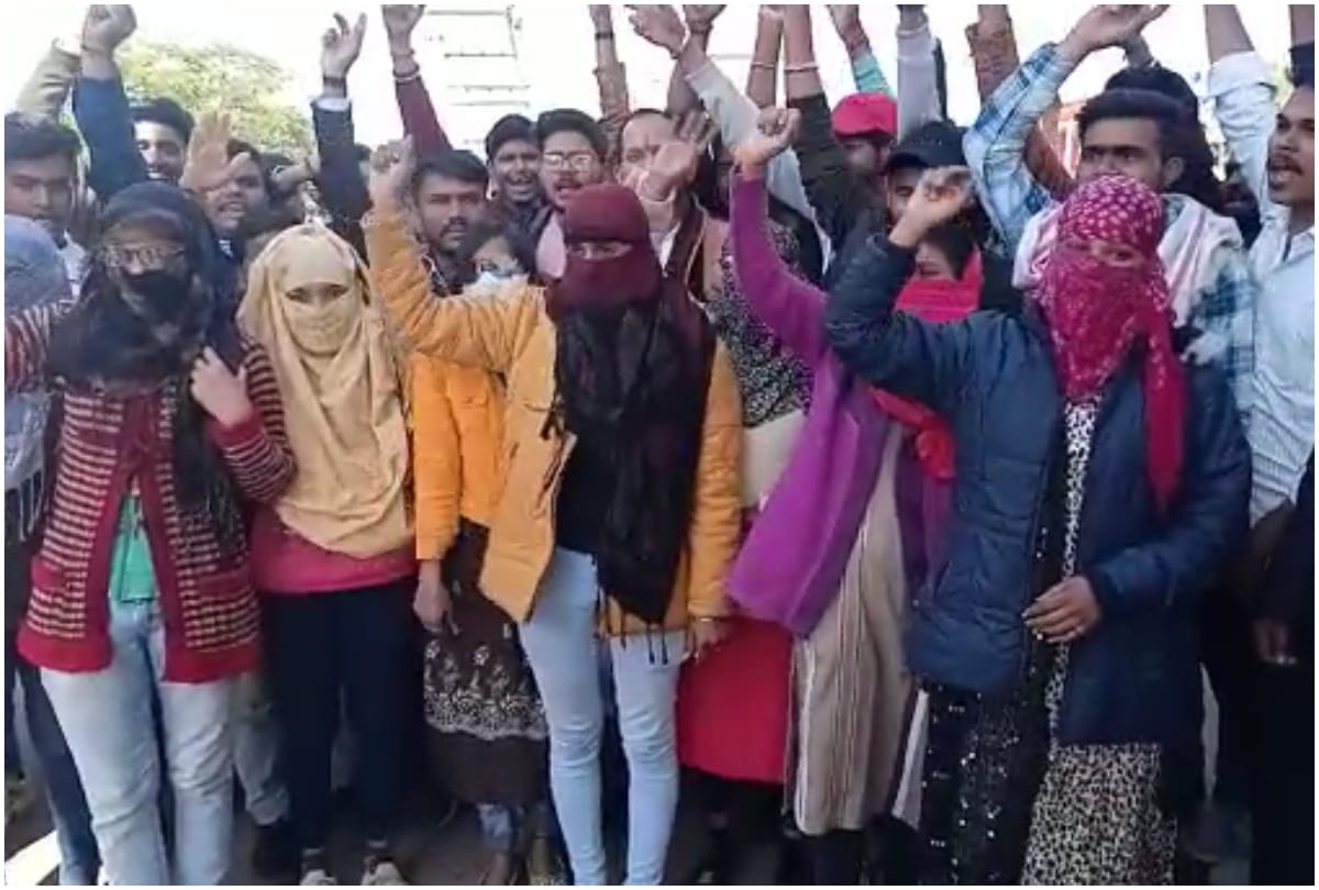 Students Demonstrated In Kota University 