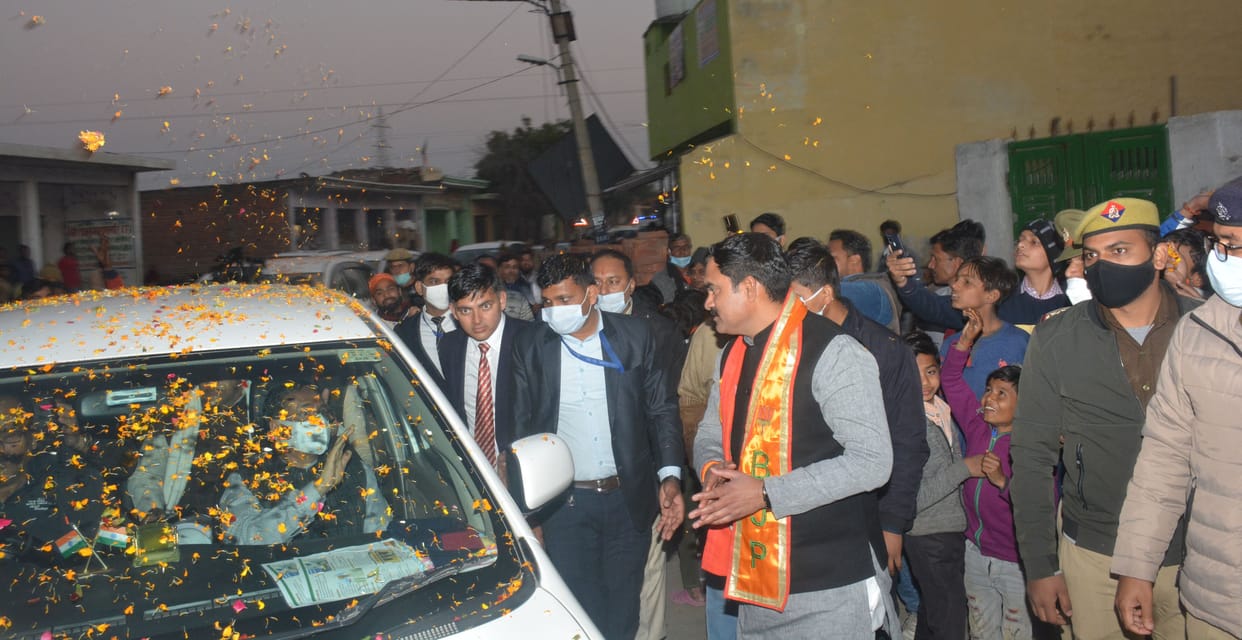 Seeing the crowd in Chherat, the Deputy CM did not get off the car