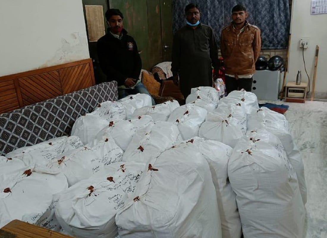 DRI caught ganja worth RS one  crore in varanasi hidden under rice husk in truck three arrested including real brother