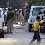 मामले की जांच करती पुलिस