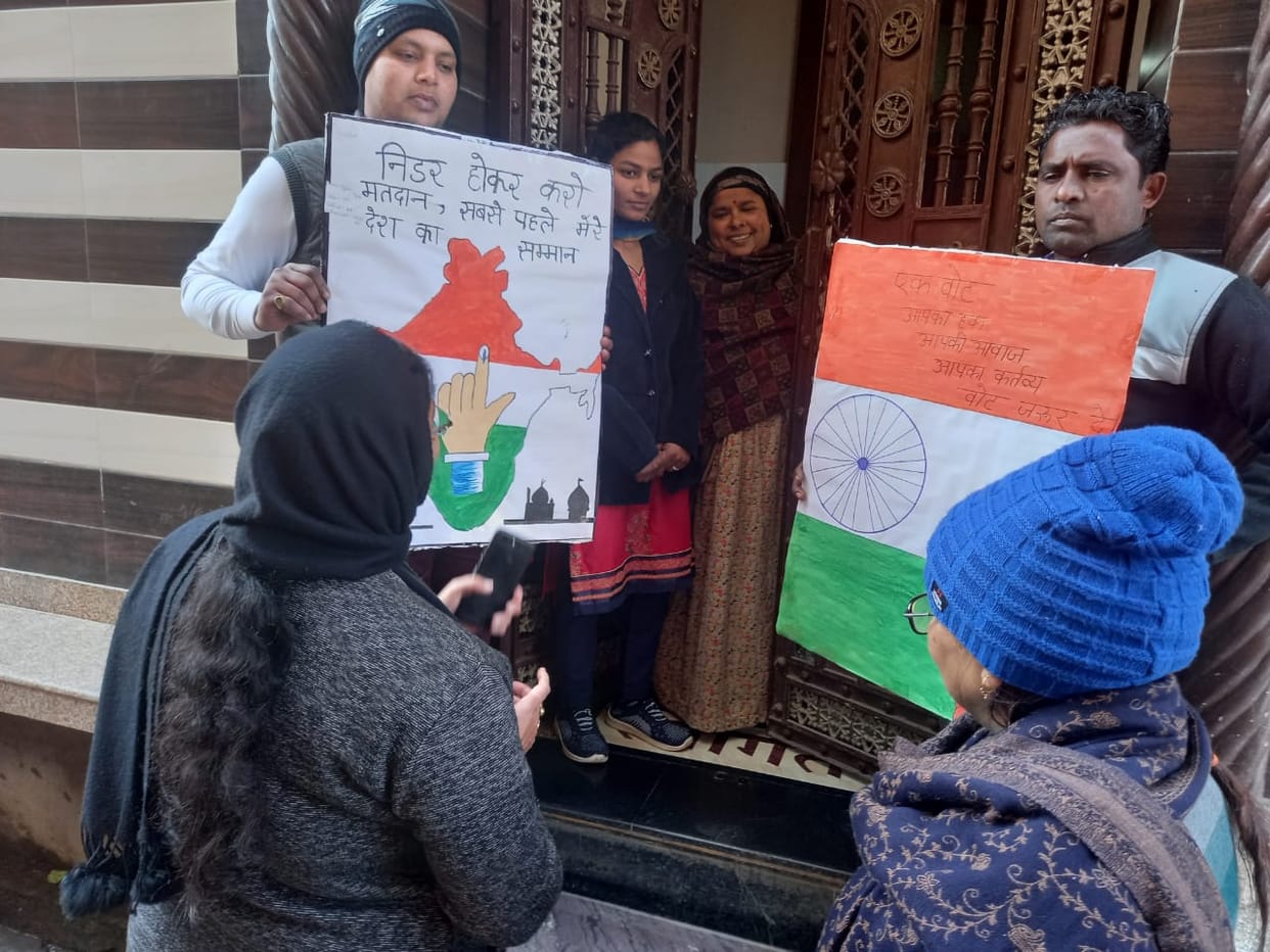 Motivated people to vote from door to door