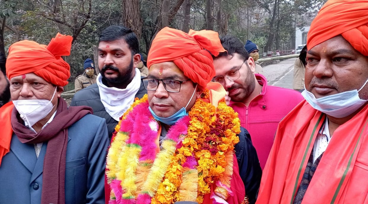 BJP restless due to clash between two faces