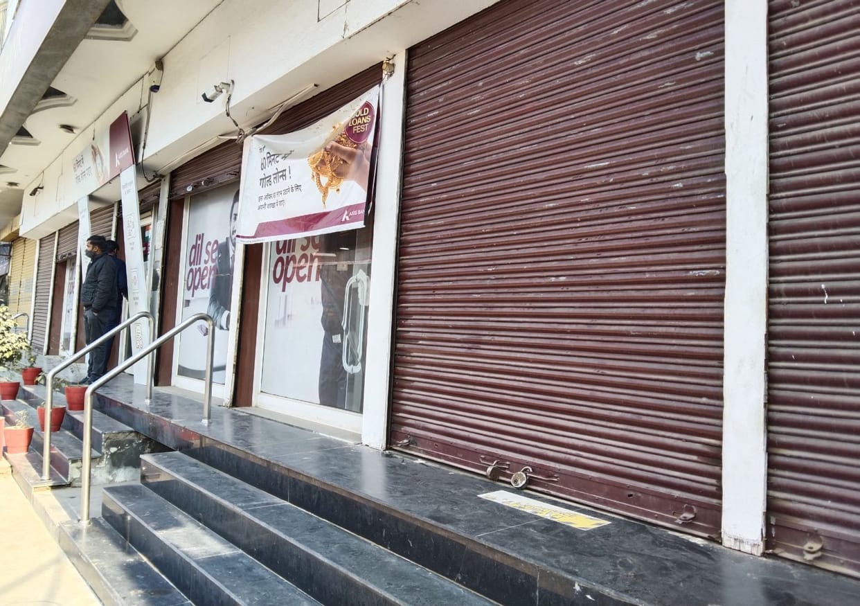 Attempt to break into Axis Bank ATM