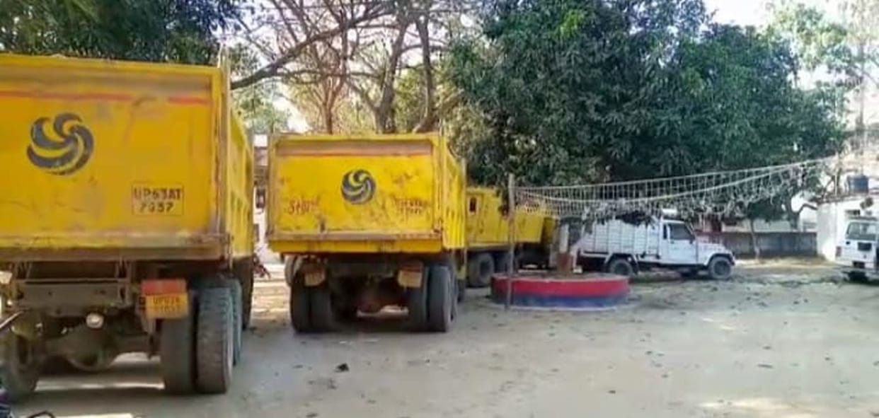 Seven dumpers and JCB laden with sand were caught