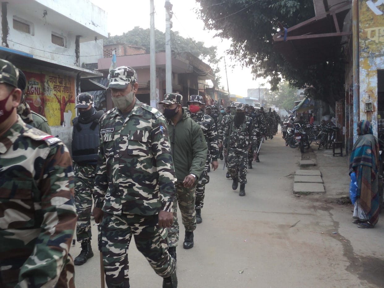 Flag march by police and paramilitary forces