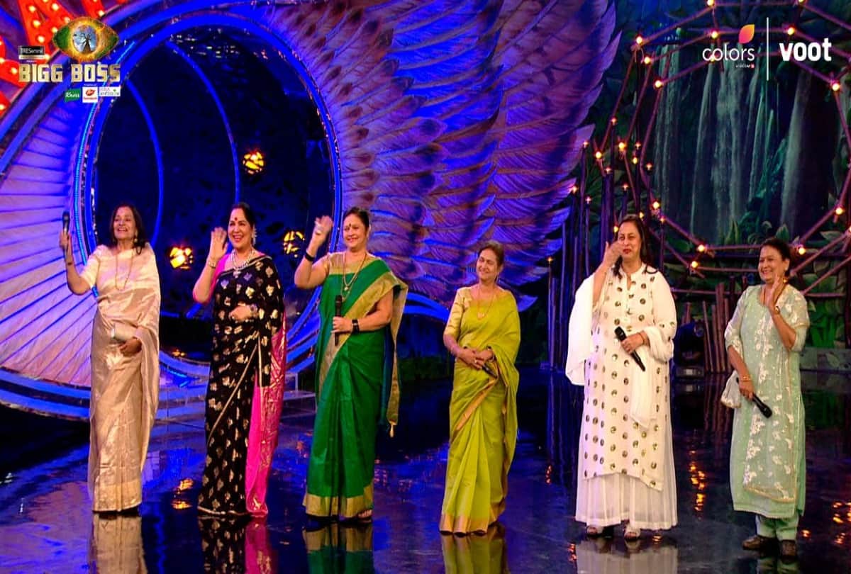 Bigg Boss 15 Grand Finale 2022: Grand Finale start with a big bang the finalists got emotional after meeting their mothers