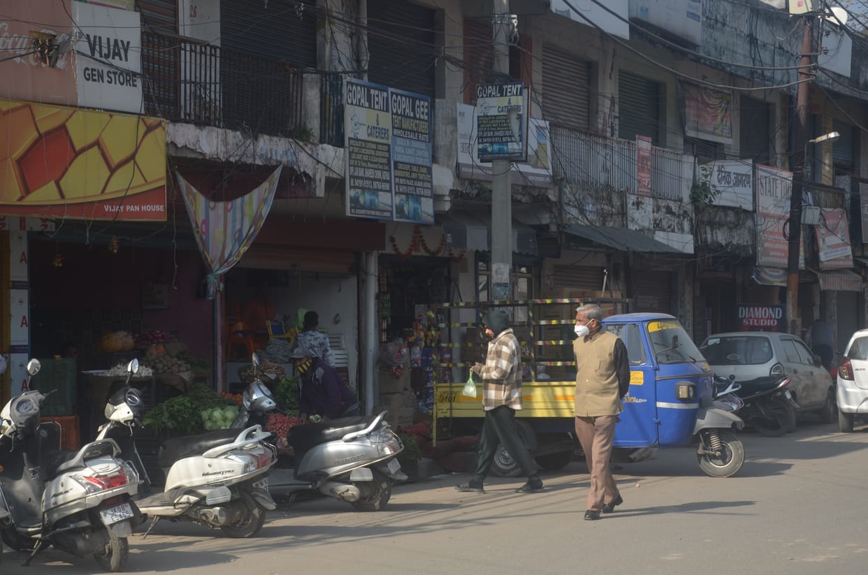 Vegetable, fruit and grocery shops remained open till late evening
