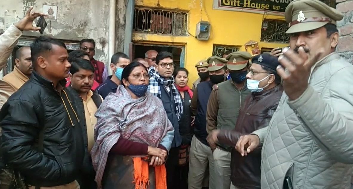 fathepur news,FIR against 12 for stone pelting