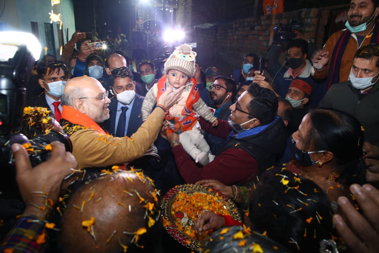 Home Minister sought votes by doing door-to-door public relations in Shardanagar