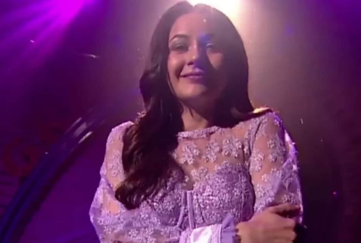 Bigg Boss 15 grand finale Shehnaaz Gill and Salman Khan get emotional in memory of Siddharth Shukla