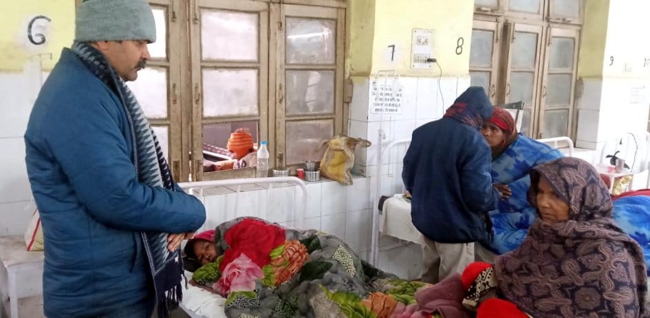 People reached the hospital to help the victim woman