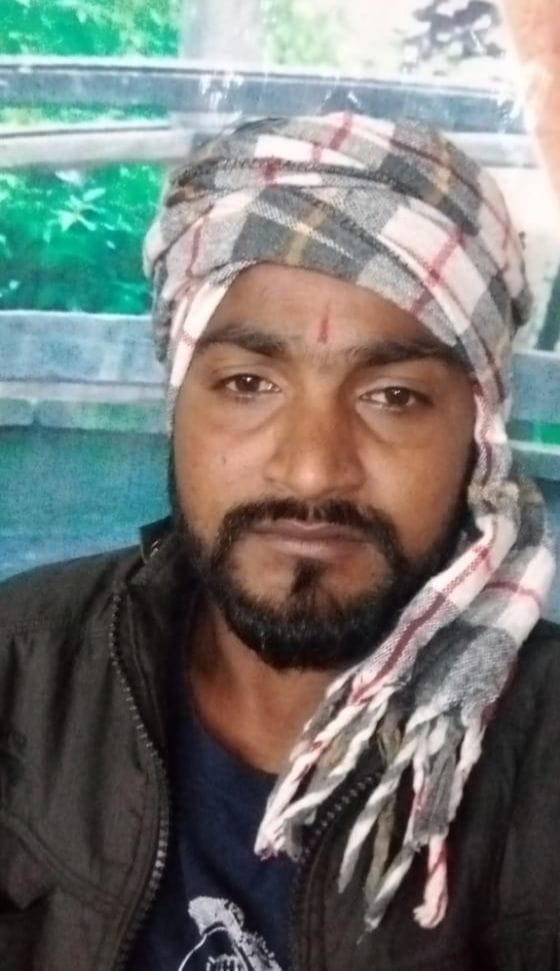 Aligarh: A faltering sugar mill... selling sugarcane as fodder, tears coming out of farmers