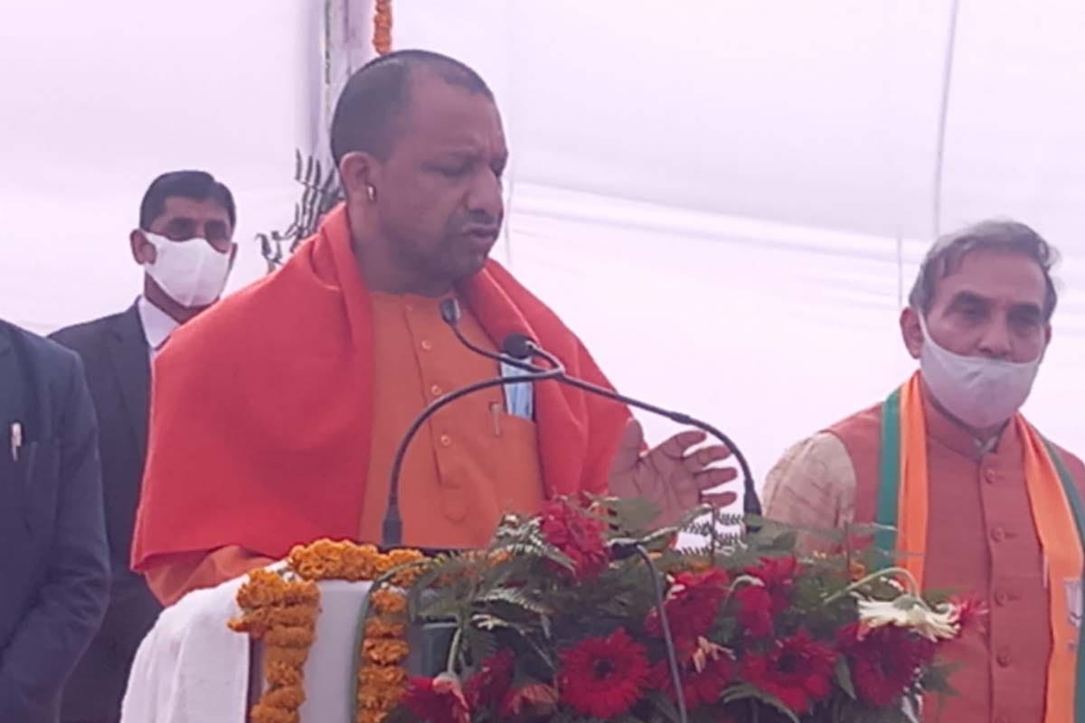 UP Election 2022: CM Yogi Adityanath Address Public Meeting in Agra, Attacked on Samajwadi Party: Cm Yogi Adityanath Address Public Meeting In Agra