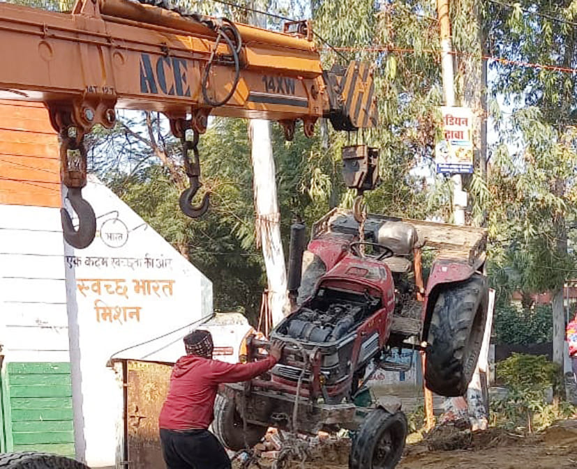 Uncontrolled tractor trolley broke the wall of SDM office, driver died
