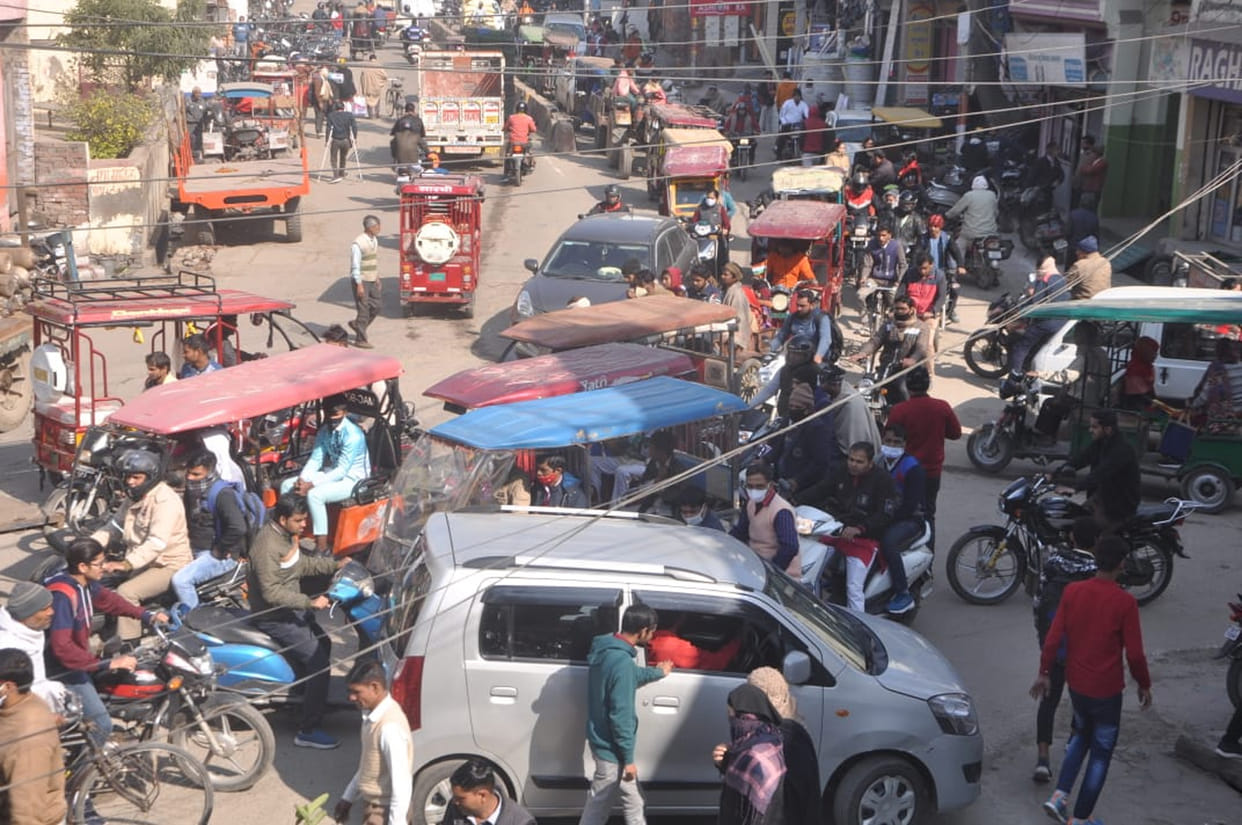 Daily jam due to e-rickshaw