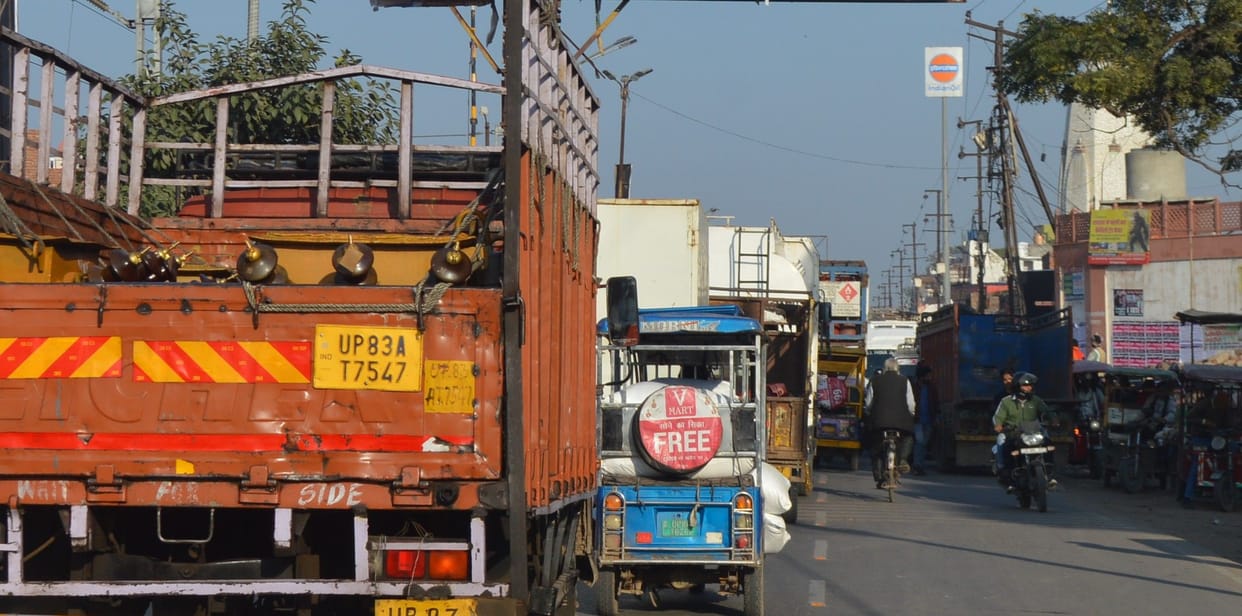 Hathras: Due to the closure of the railway crossing, there was a jam at the gates