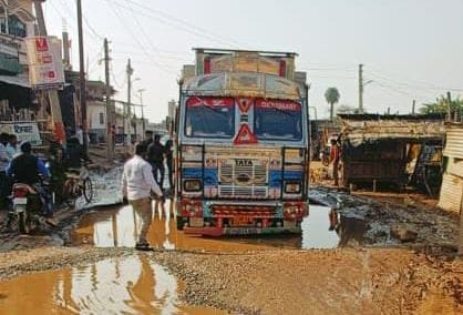 truck stuck in road, zam