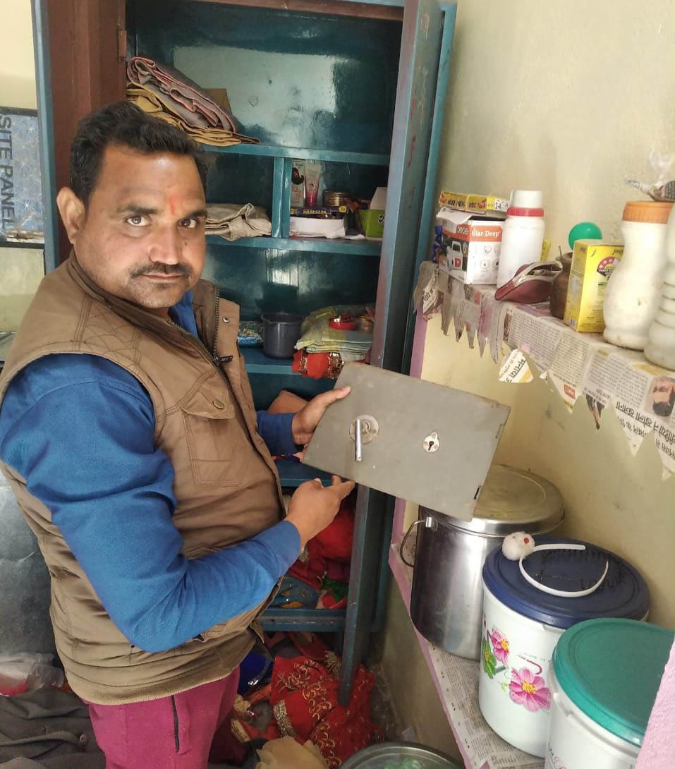 Lakhs stolen from transporter's house
