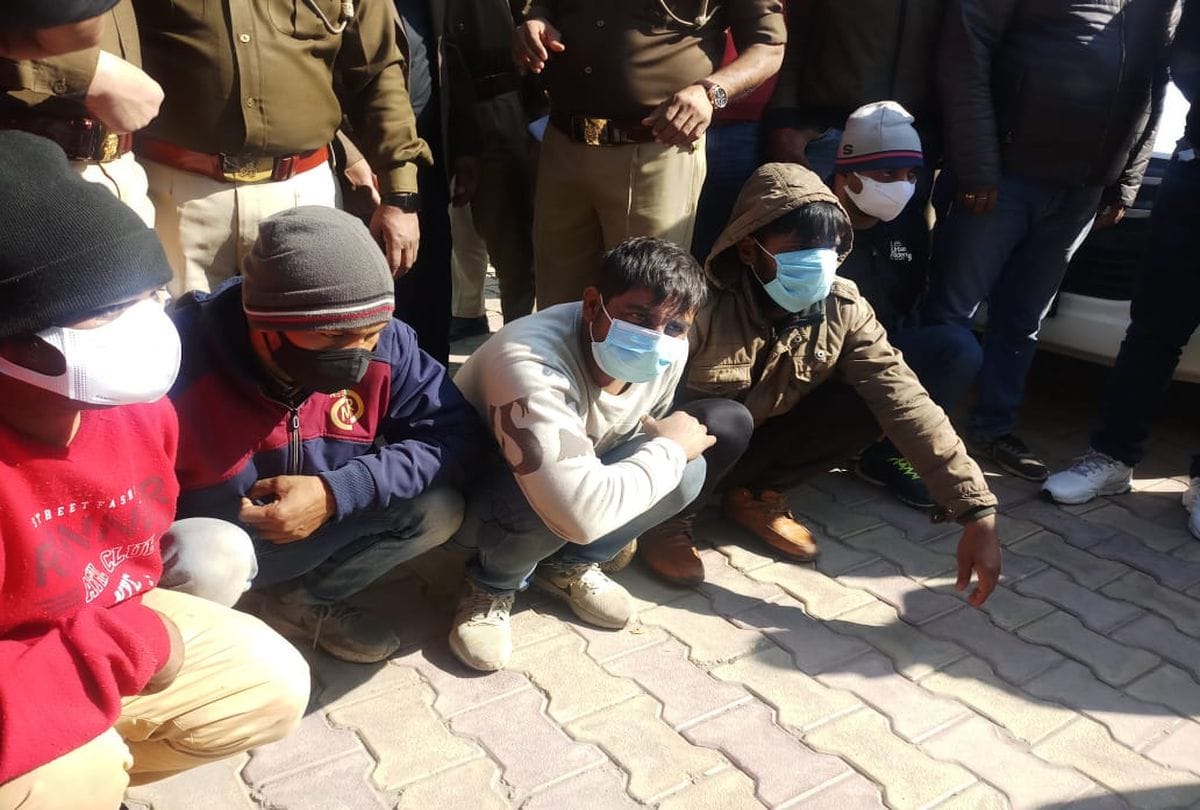 police arrested five miscreants for two hundred kg silver loot case in agra