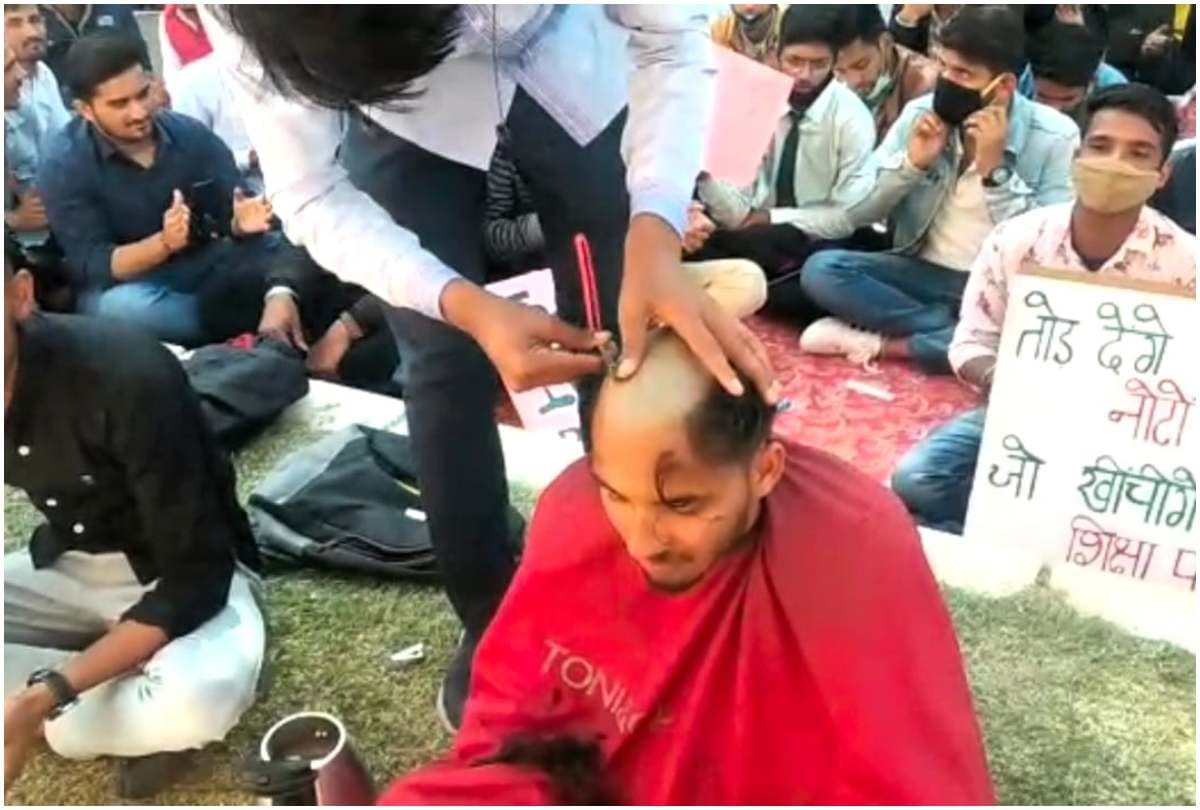 SKRA University Students protest by shaving heads