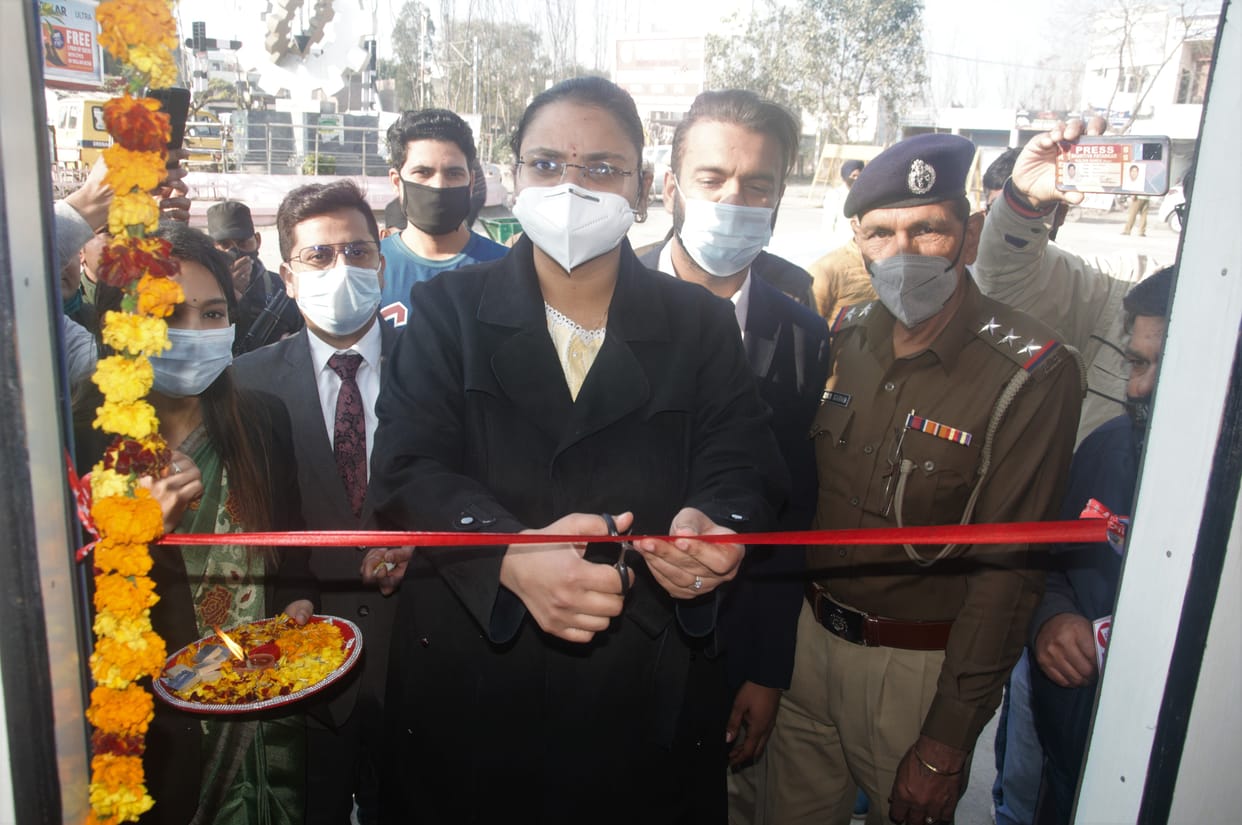 Ujala Cygnus Hospital presented smart booth to the police, Kurukshetra