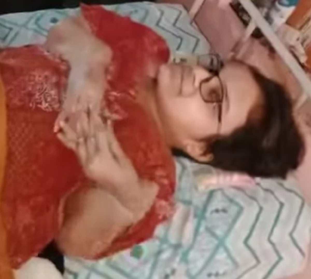 Varanasi divyanga aastha completed studies by lying on bed became graphics designer 
