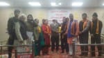 कार्यक्रम में अतिथियों को प्रशस्ति पत्र देकर सम्मानित करते संस्था के संयोजक।