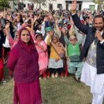 अपने समर्थकों के साथ दामन बाजवा।