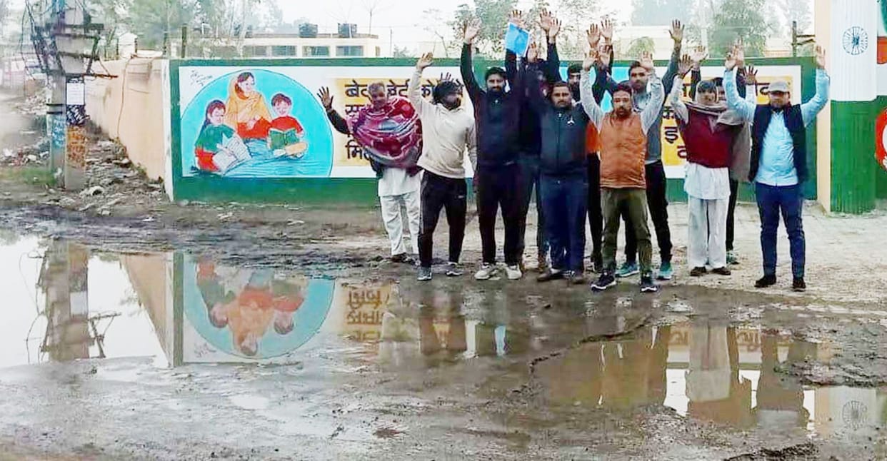 Demonstration against potholes on the roads