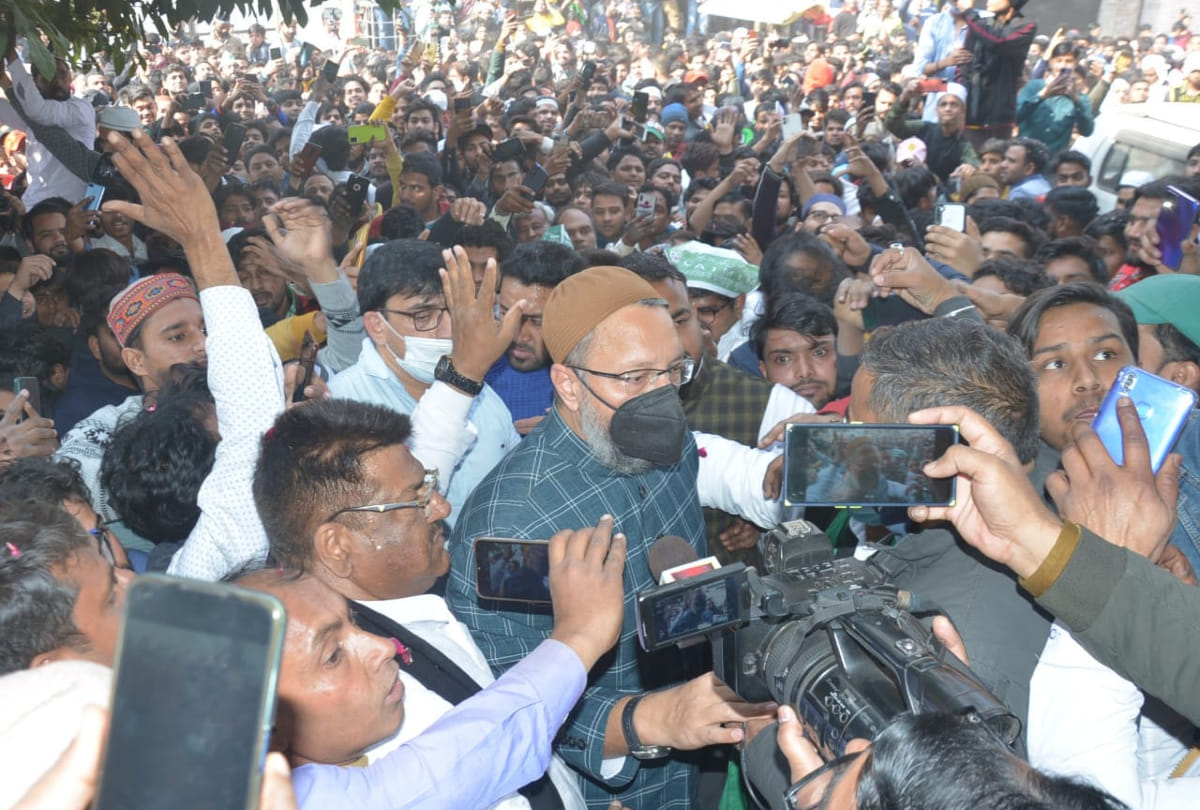 Huge crowd gathered for Asaduddin Owaisi public relation sought votes for Manmohan Jha candidate of Sahibabad seat