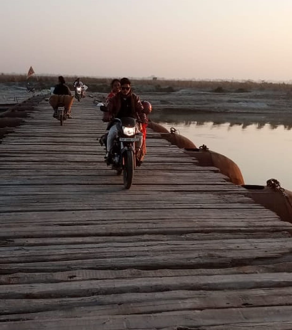 Pantoon bridge finally started, traffic started
