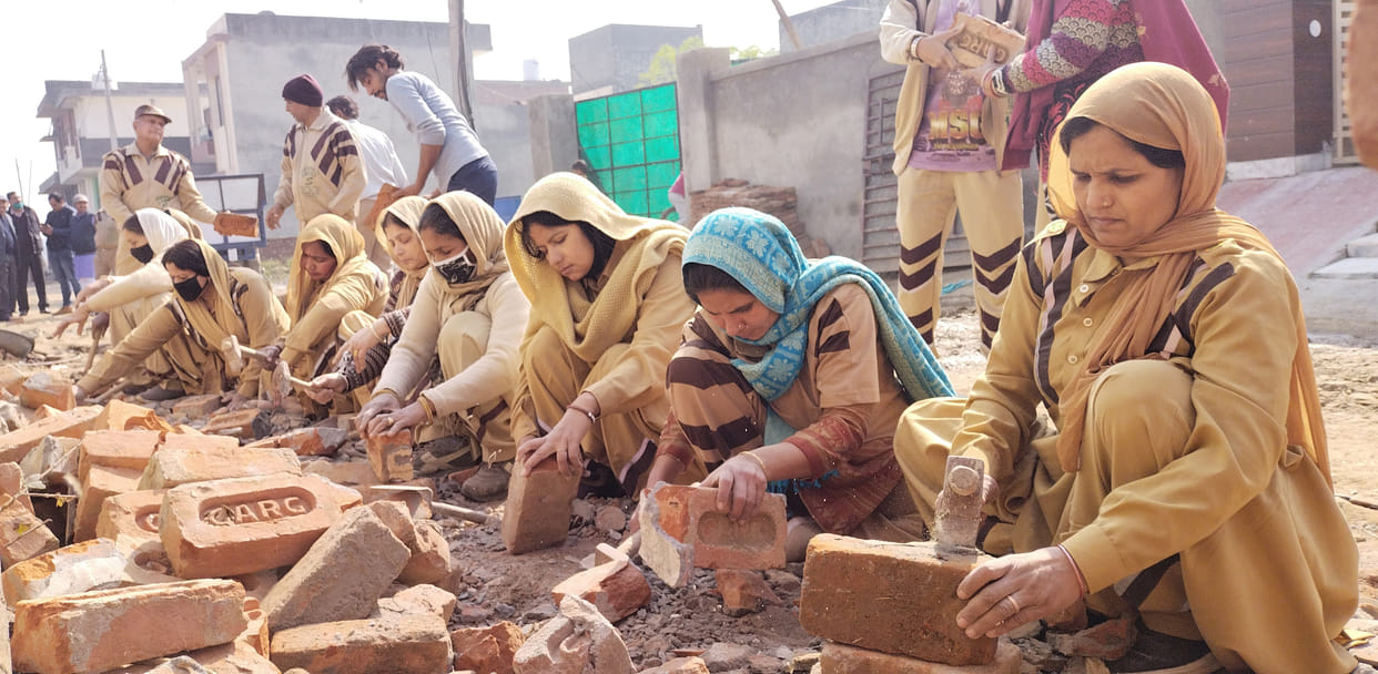 Dera came forward to help the homeless laborers, Kurukshetra