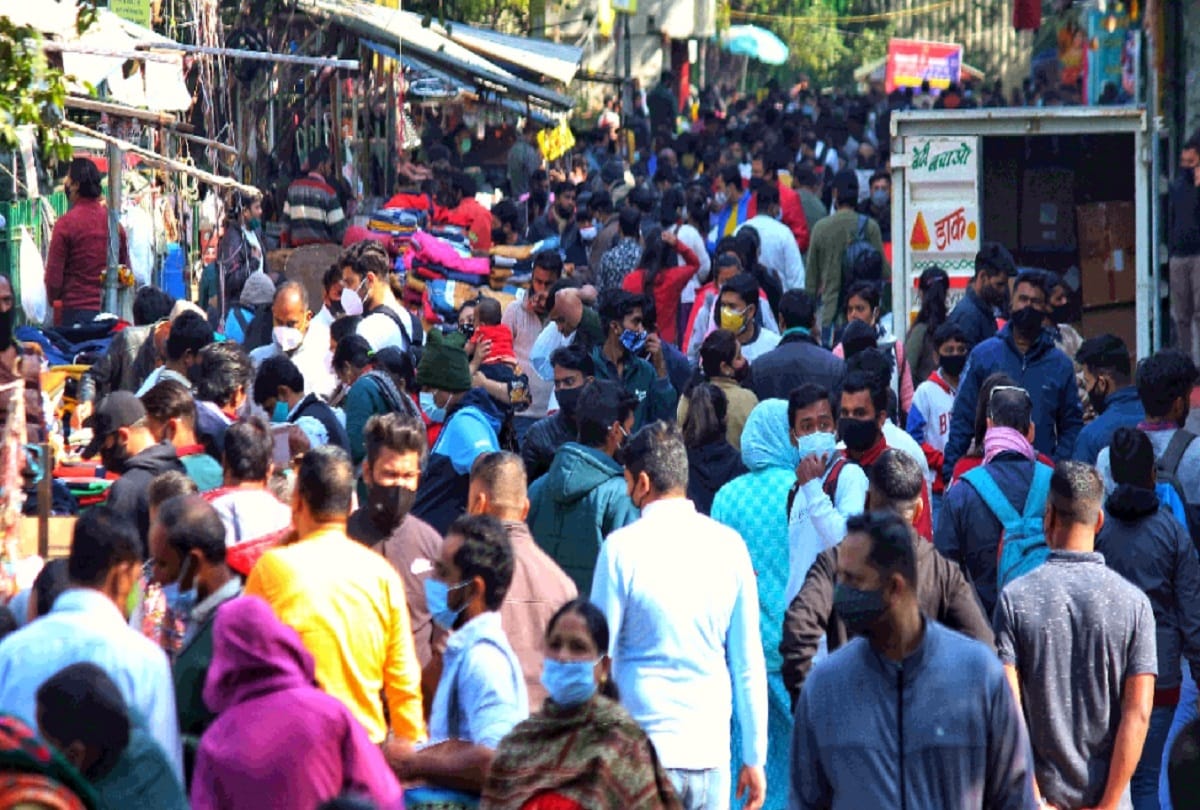 Delhi: After the end of the odd-even, weekend curfew the open market started increasing people forgot physical distance