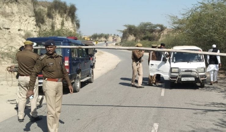 Narkhi police caught 16 lakhs during vehicle checking