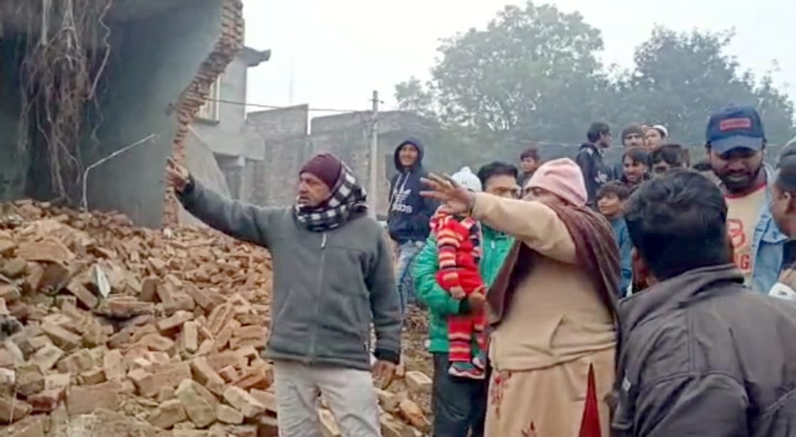 protest against the demolition of the warehouse of the cooperative society
