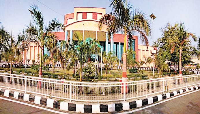 No salary to employees in BBAU, officers taking honorarium  without work