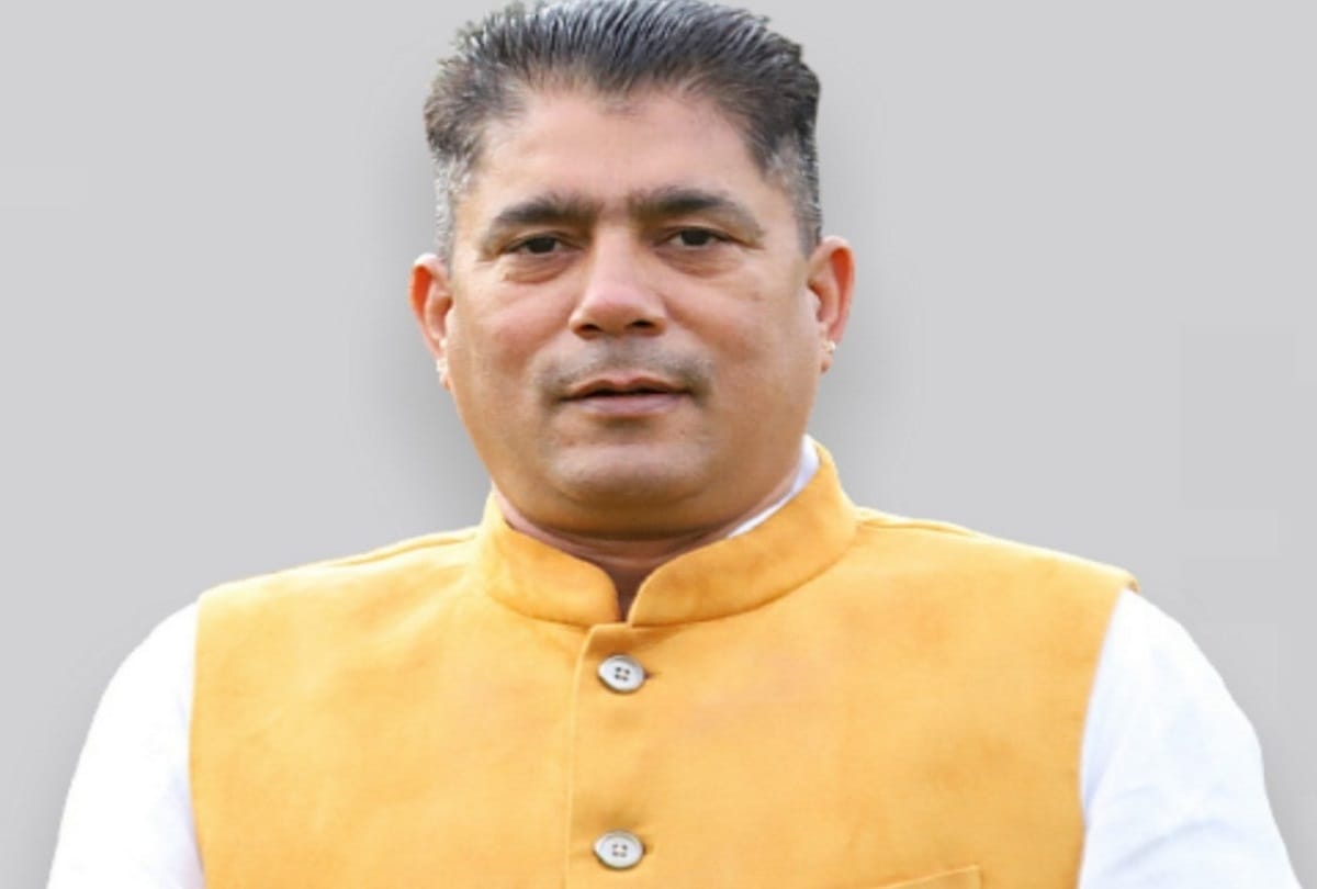 On the complaint of woman sub inspector, an FIR registered against Bhanwar Singh Palara and some other people