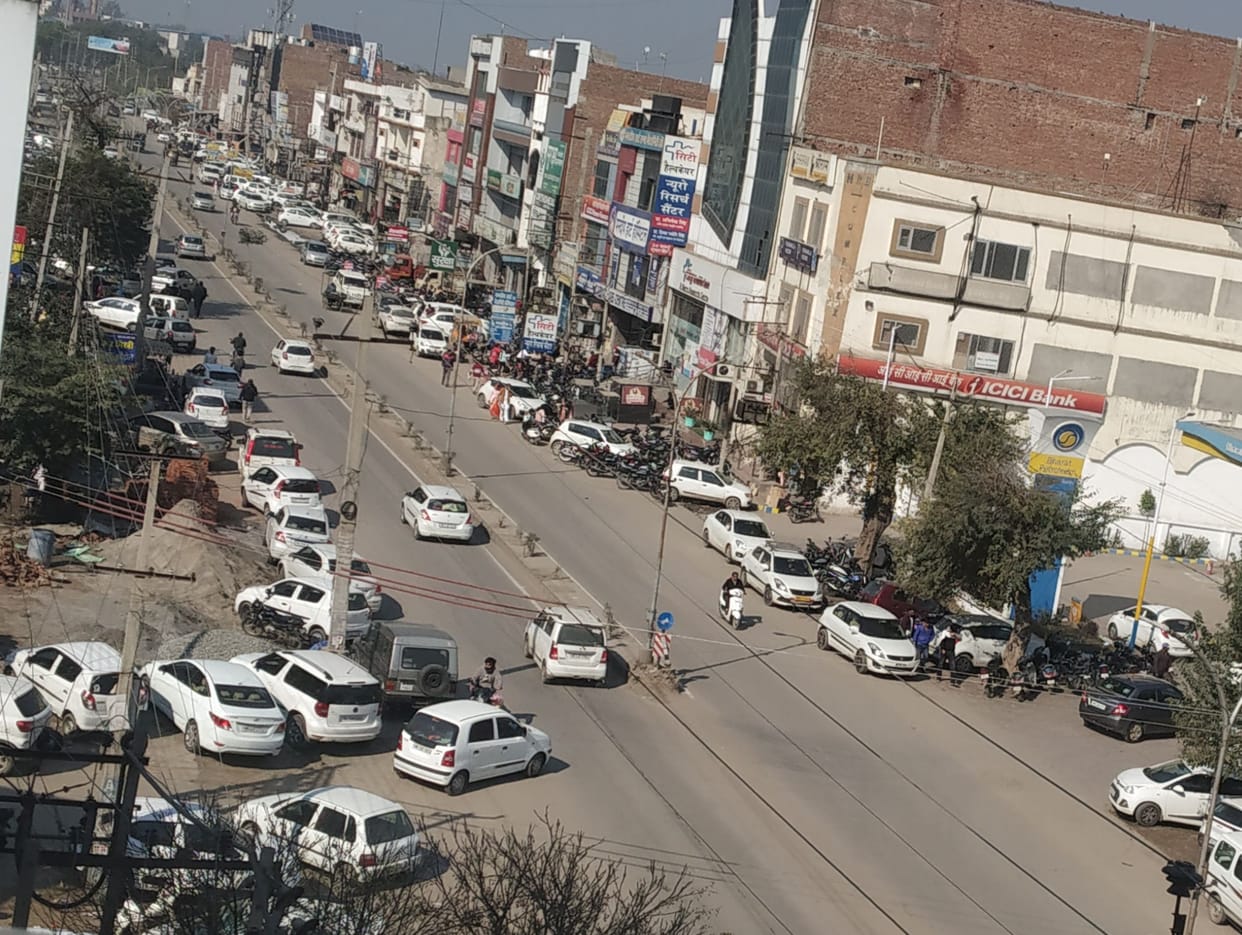 Administration's claims failed: neither the red beacon turned on nor the parking could be built in front of the hospitals