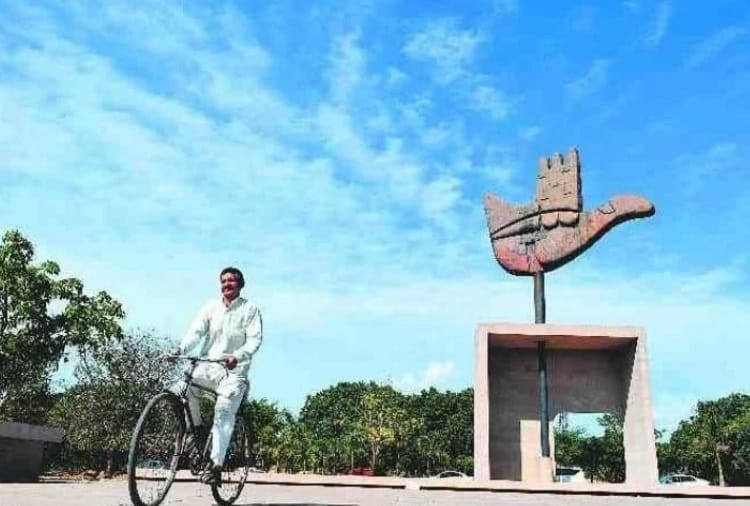 Two minutes silence was observed on Martyrs' Day in Chandigarh 