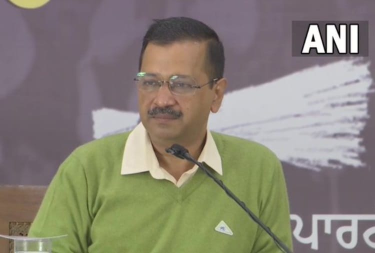 Arvind Kejriwal says pictures of Baba Saheb Ambedkar and Shaheed Bhagat Singh will displayed in Punjab offices after formation of their government