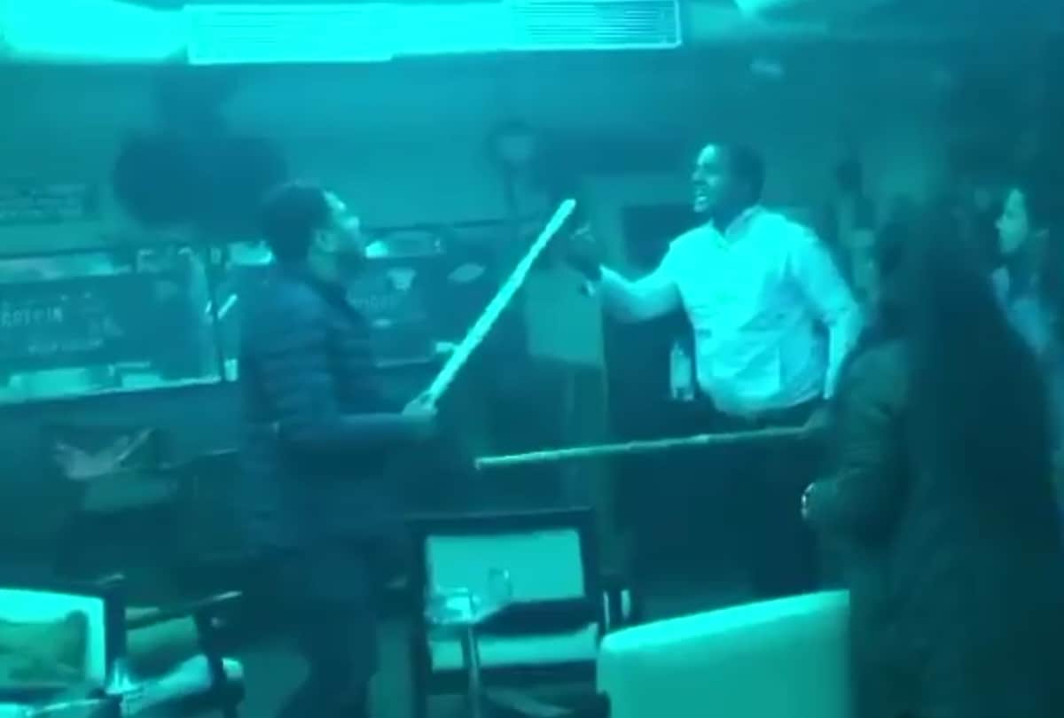 clash between two groups in farzi cafe in sumit building in Lucknow.