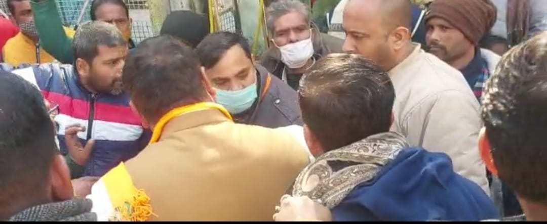 Uttarakhand Election 2022: Congress worker clashes with Election Commission team for not removing BJP posters