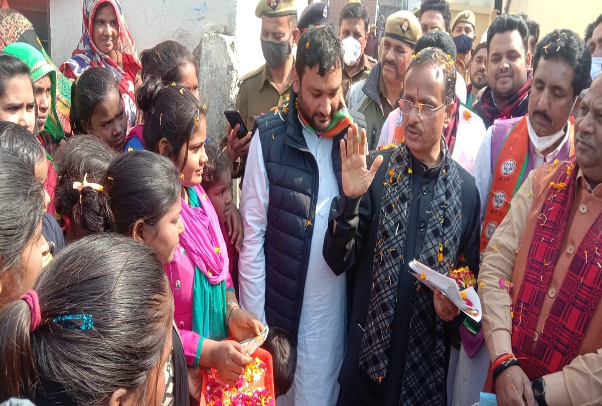 Uttar Pradesh Election 2022 Deputy CM Dinesh Sharma attack on Congress and SP