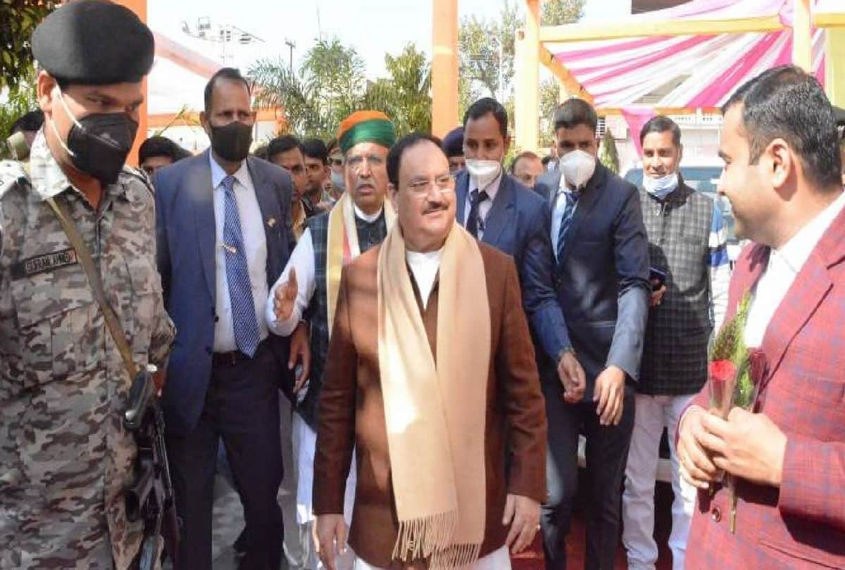 Muslim women welcome BJP President JP Nadda by applying tilak in firozabad