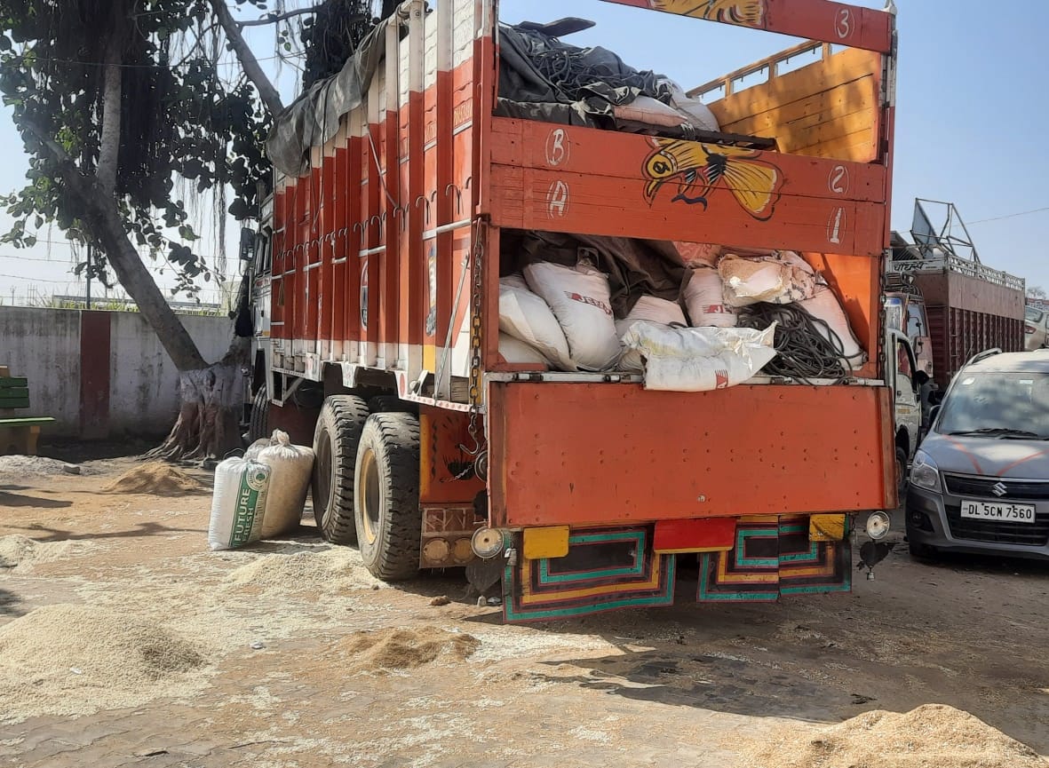 The fake liquor which caused 42 deaths in Sonipat, is being distributed in Baghpat from there.