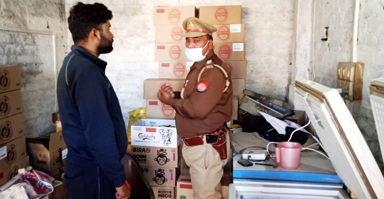 fathepur news,Cash and beer theft by breaking the lock