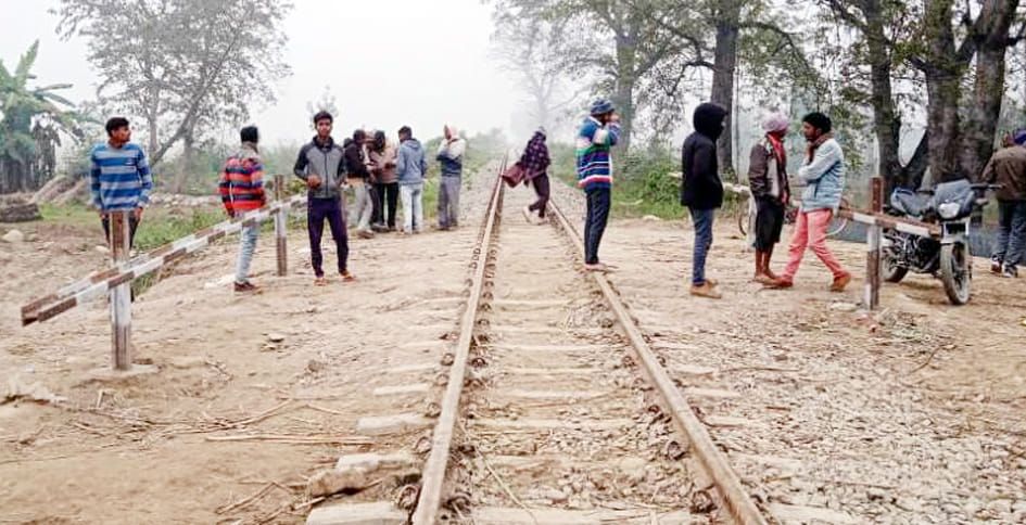 Railway closed the crossing ... villagers said - will not vote